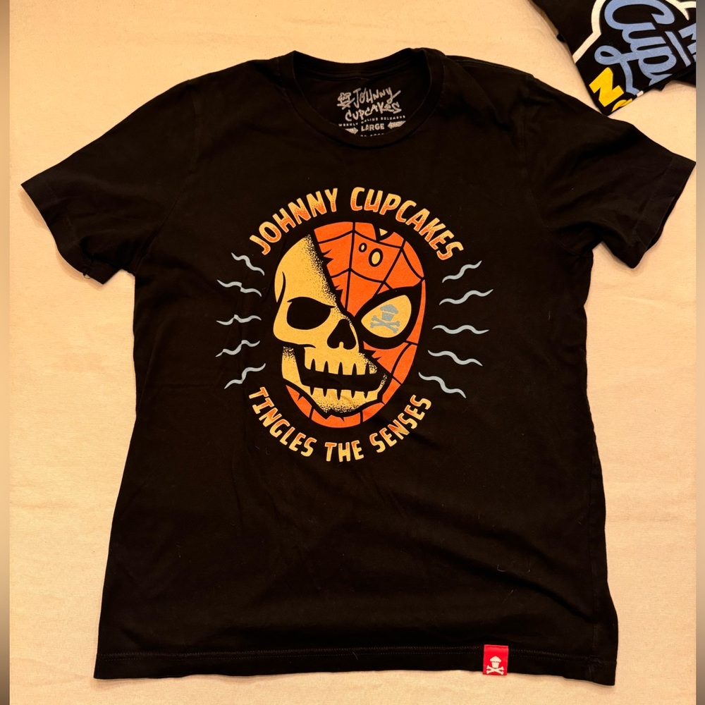 Johnny Cupcakes Spider-Man Men’s size Large
